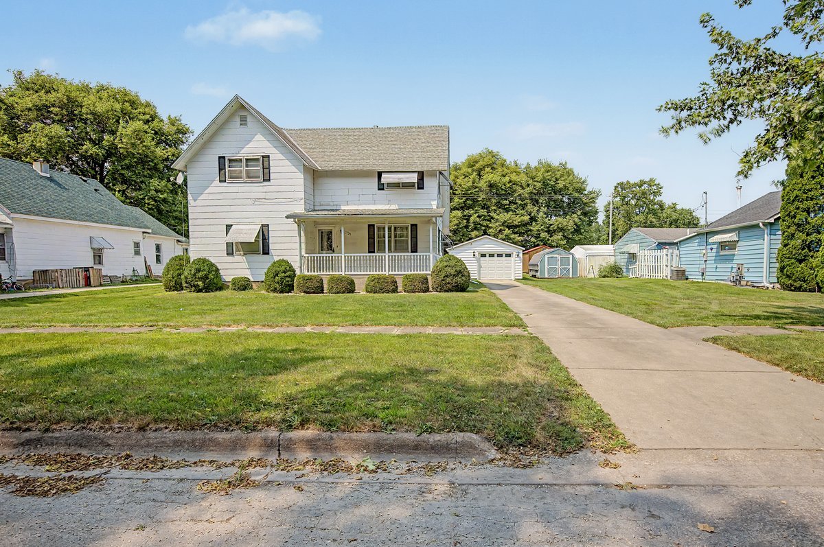 221 E John Street Property Photo 2