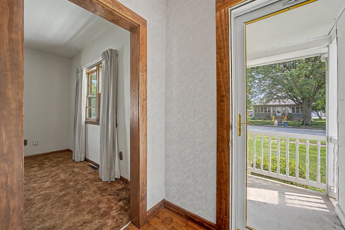 221 E John Street Property Photo 10