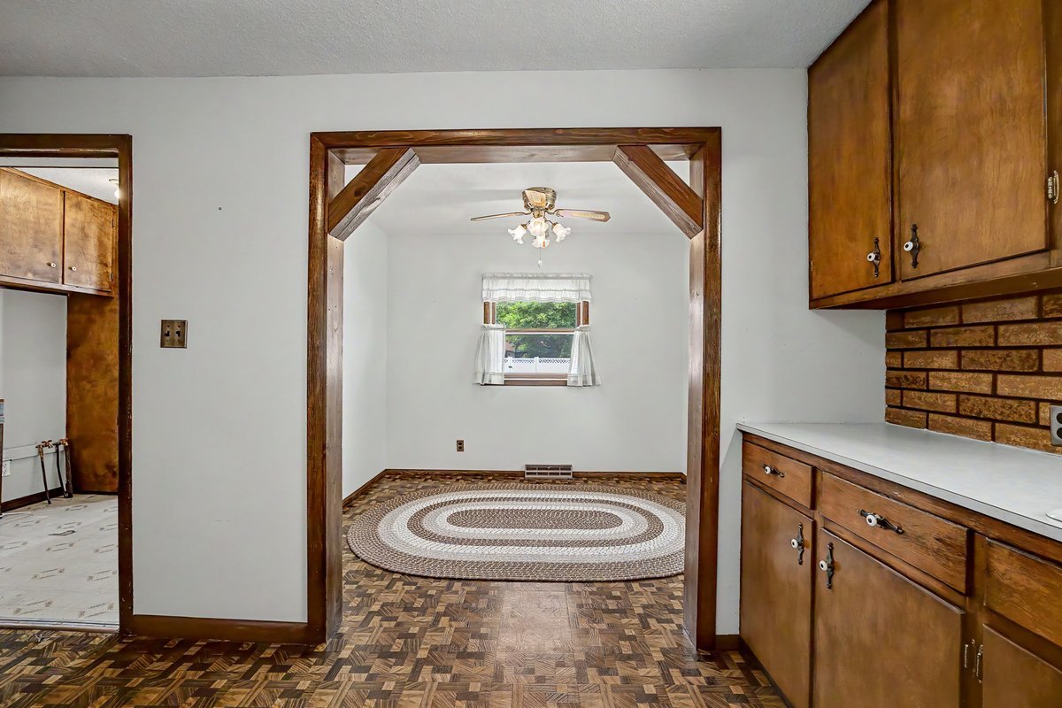 221 E John Street Property Photo 16