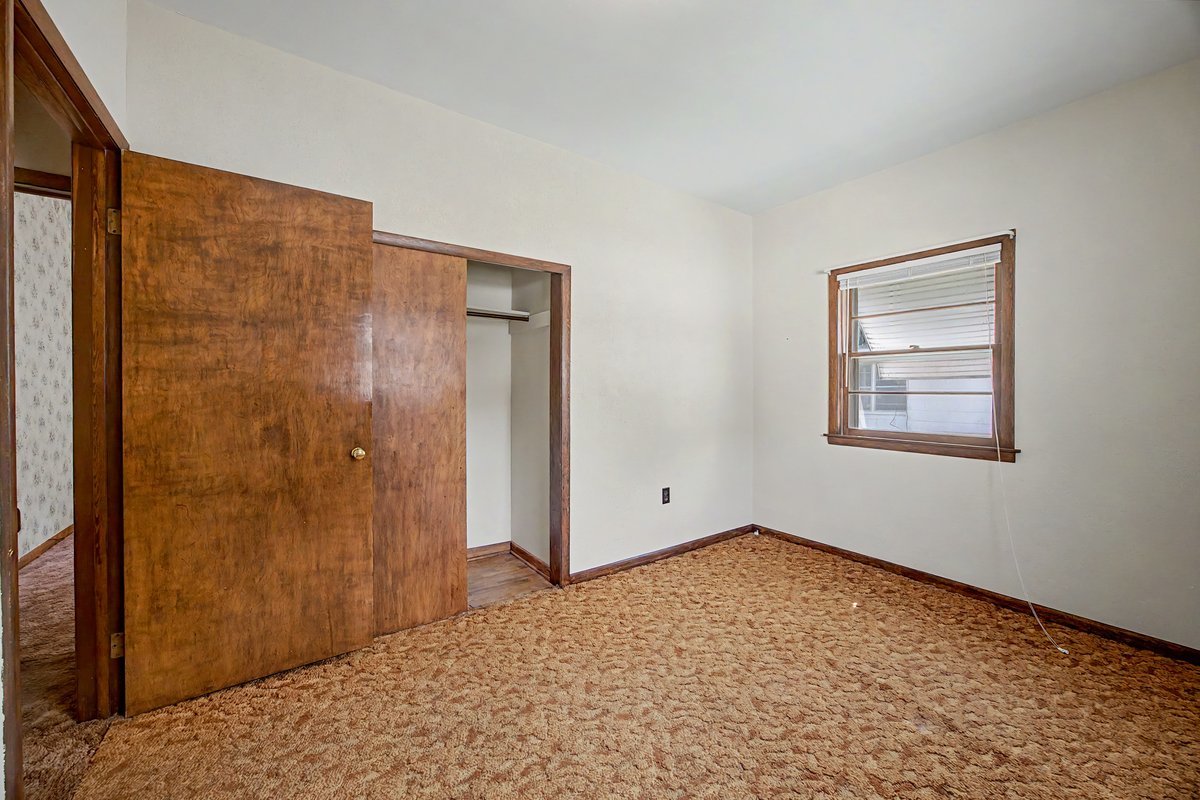 221 E John Street Property Photo 21