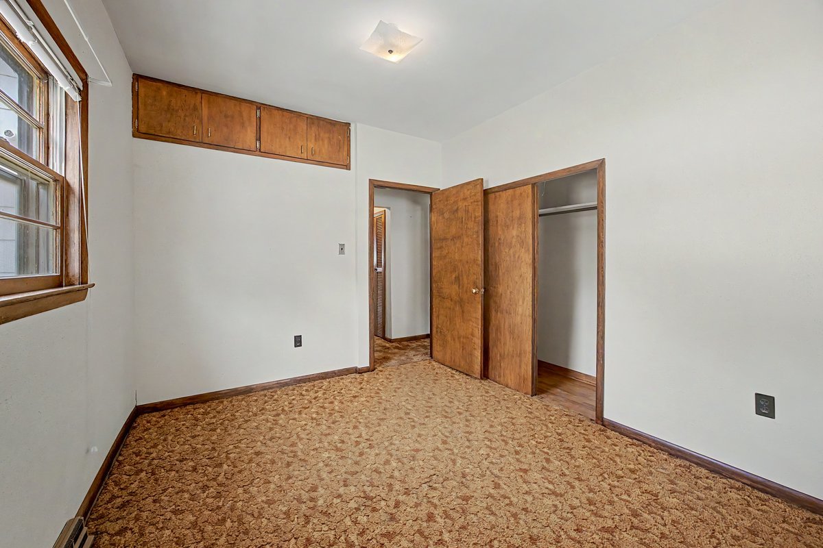 221 E John Street Property Photo 22