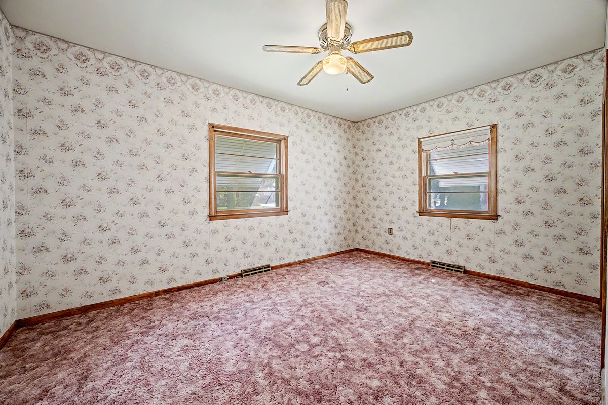 221 E John Street Property Photo 23