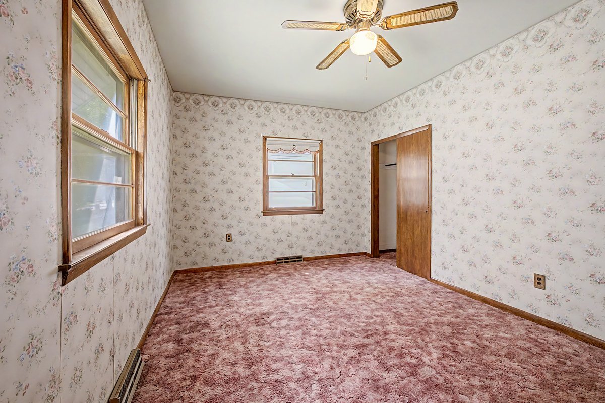 221 E John Street Property Photo 24