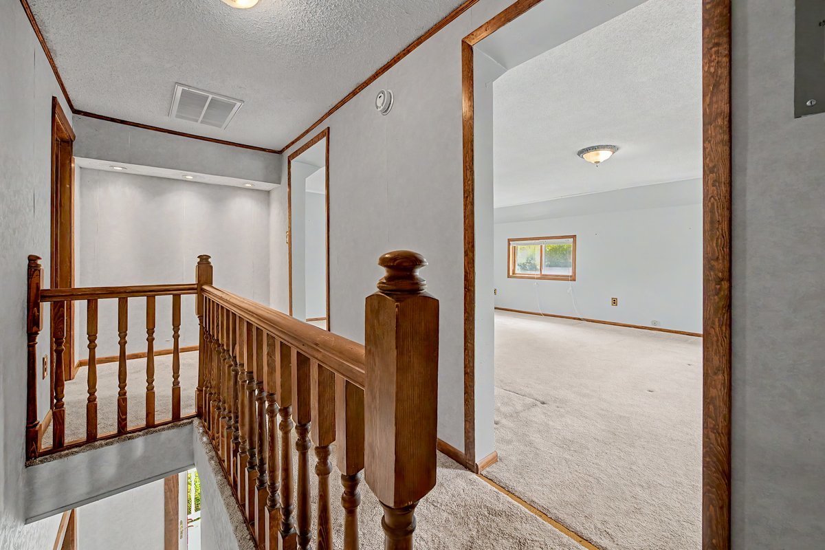221 E John Street Property Photo 25