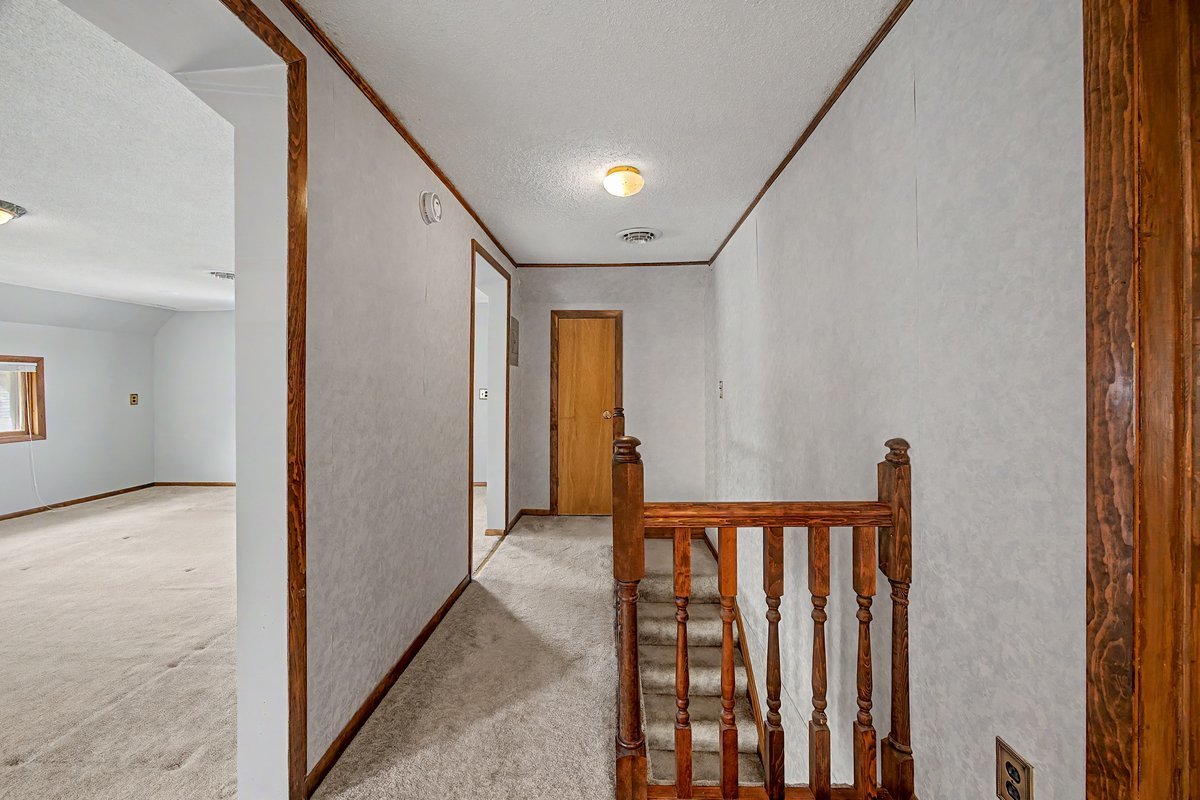 221 E John Street Property Photo 26
