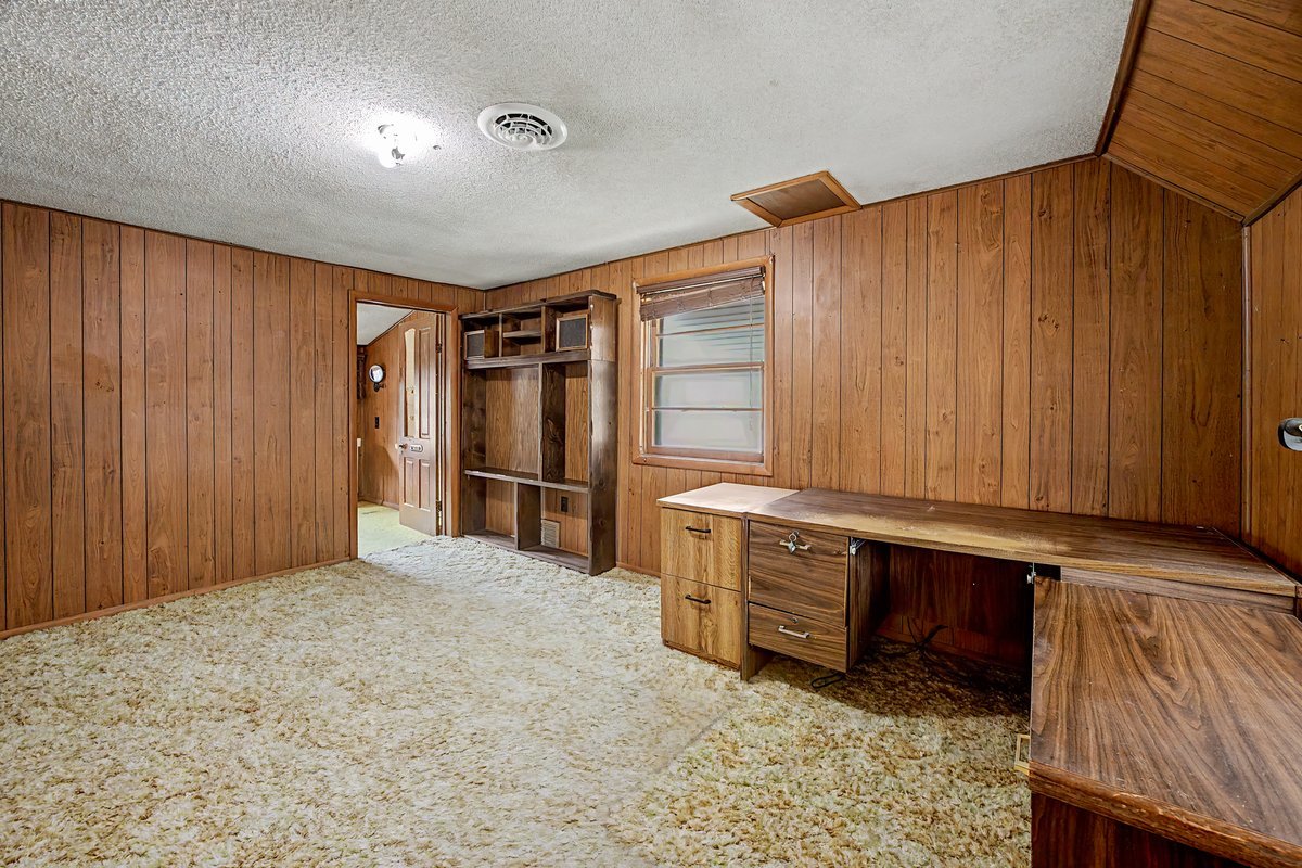 221 E John Street Property Photo 30