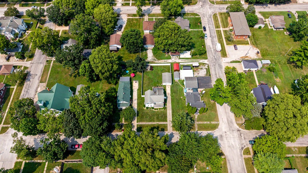 221 E John Street Property Photo 36