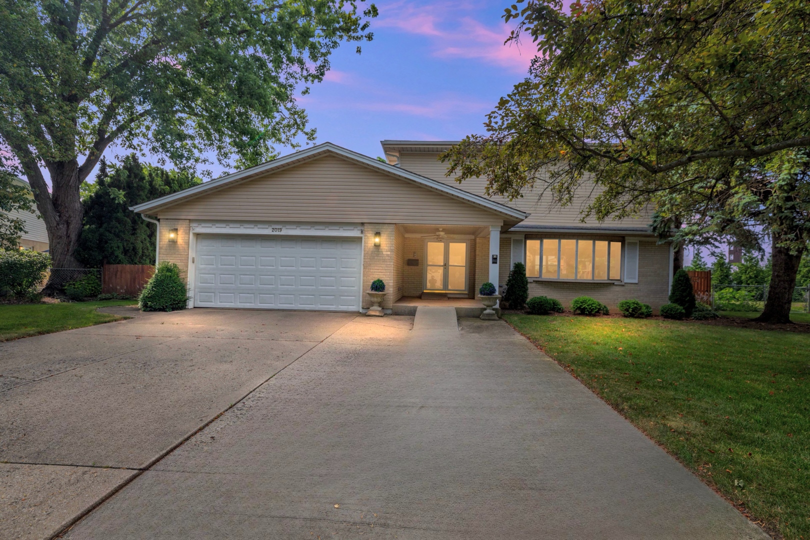 2019 E Avon Lane Property Photo 1