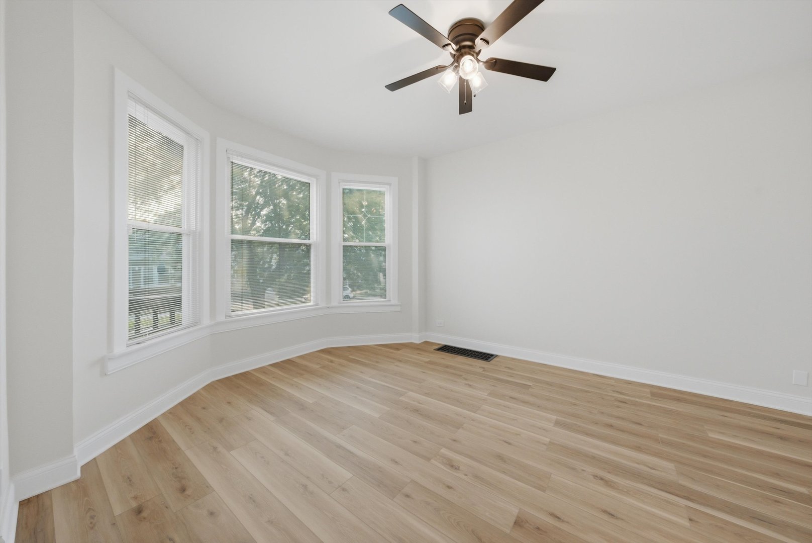 9232 S Essex Avenue Property Photo 10