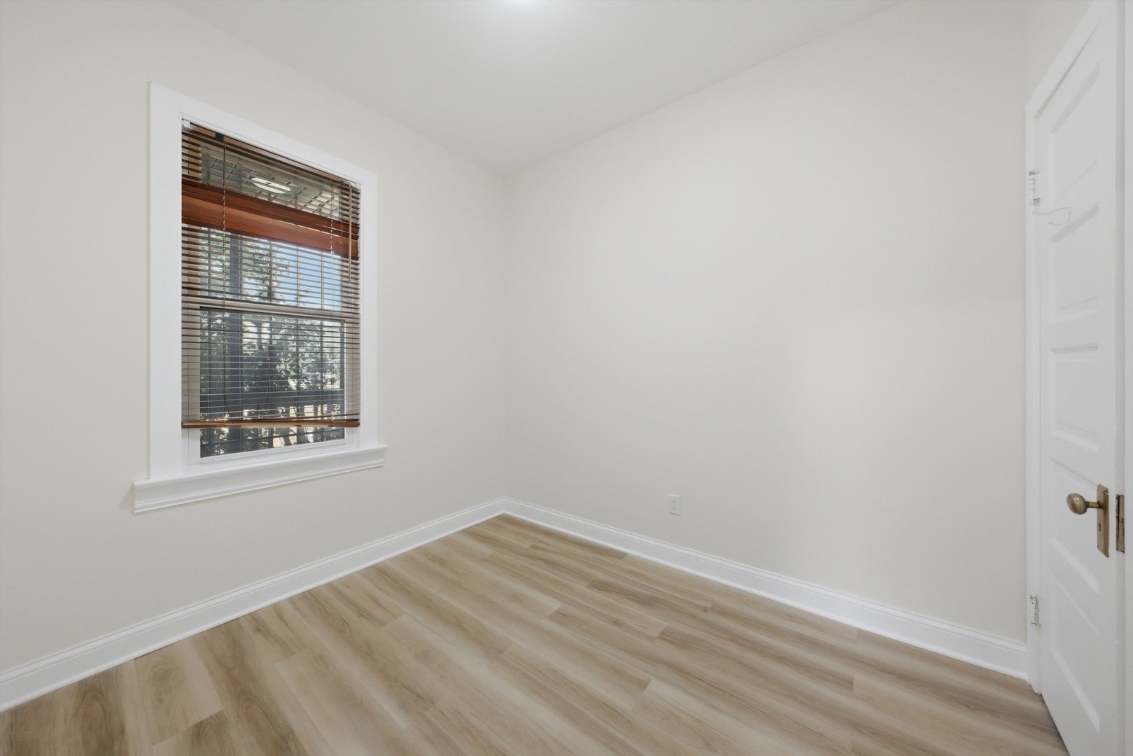 9232 S Essex Avenue Property Photo 12