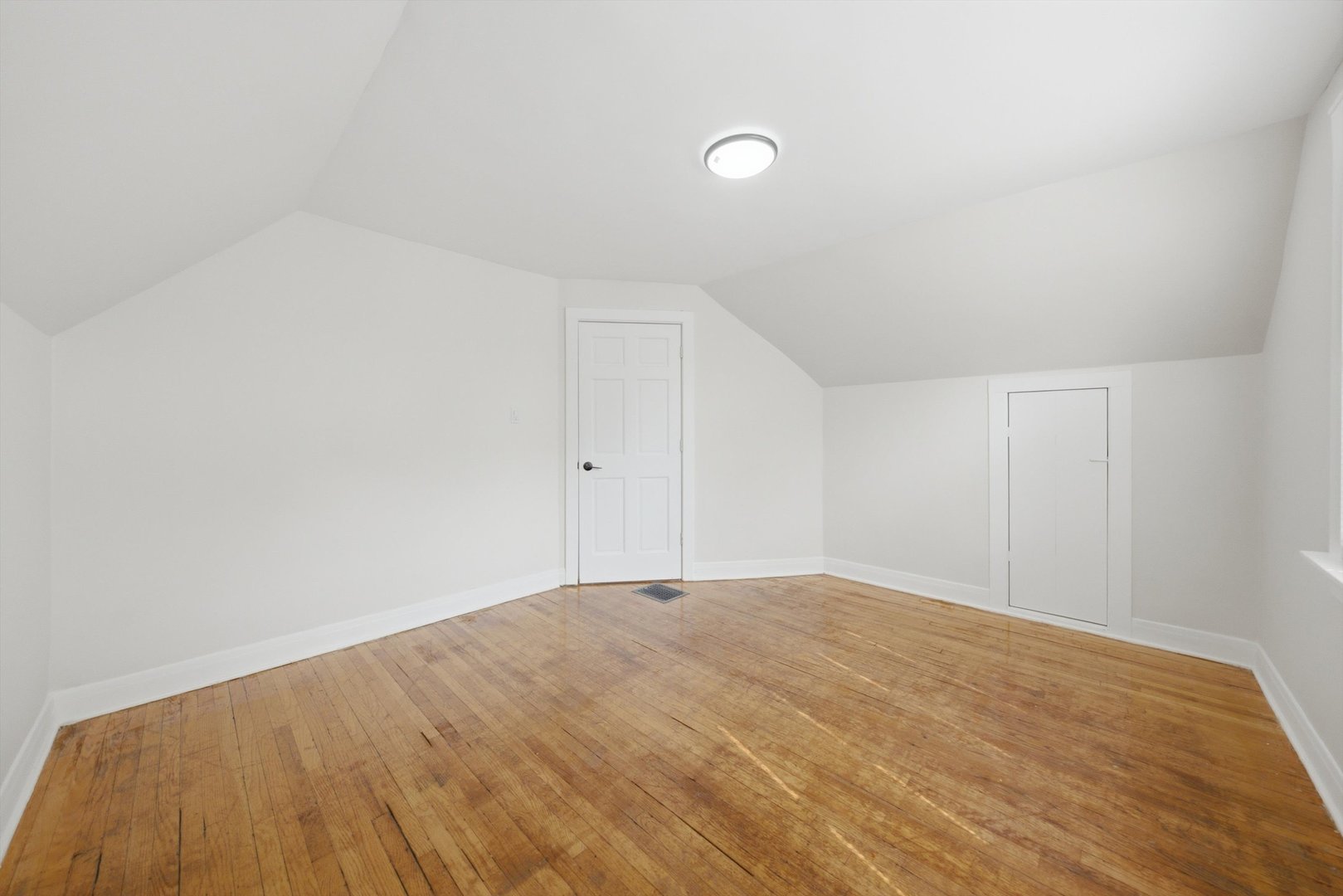 9232 S Essex Avenue Property Photo 14