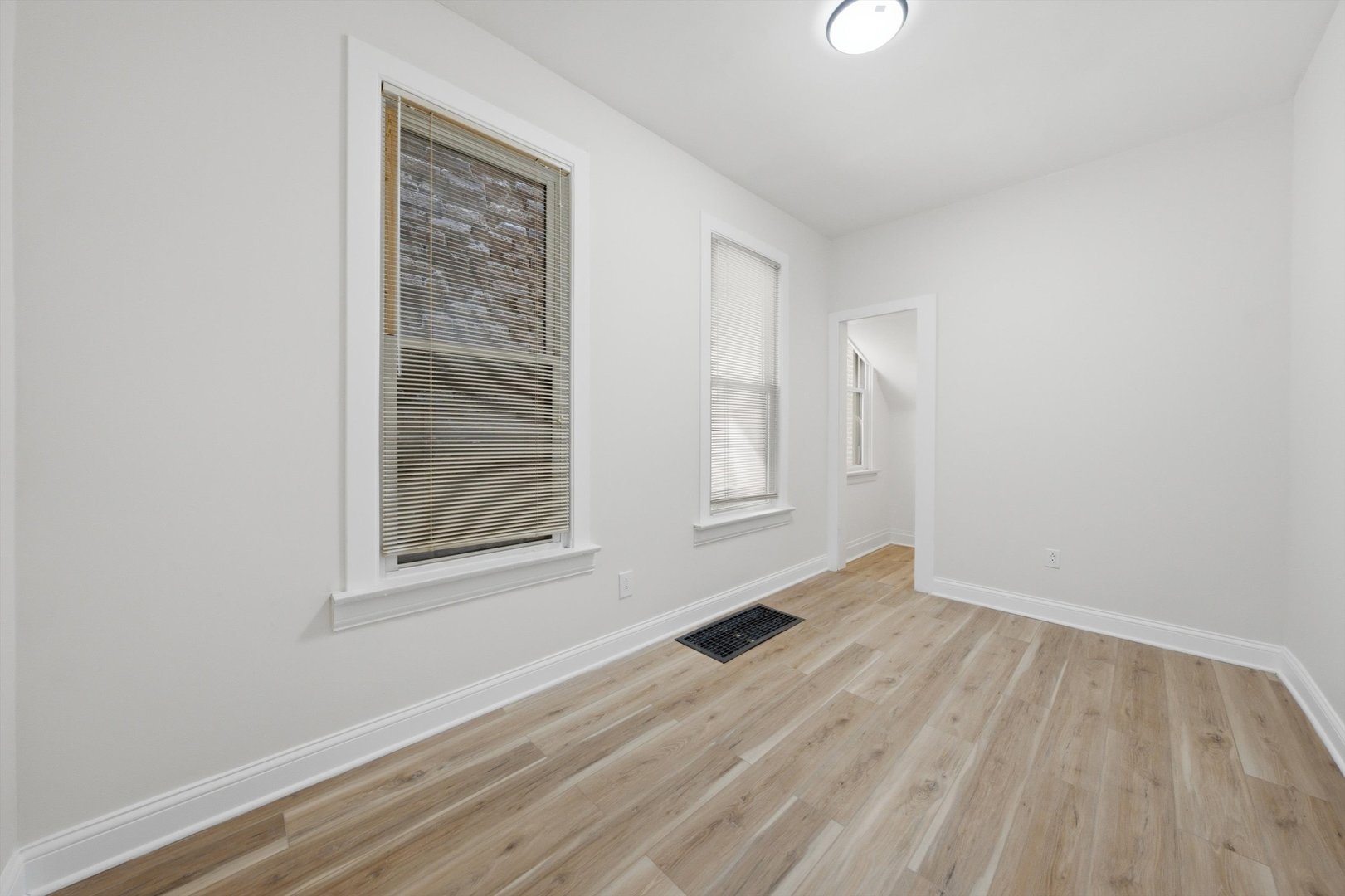 9232 S Essex Avenue Property Photo 15