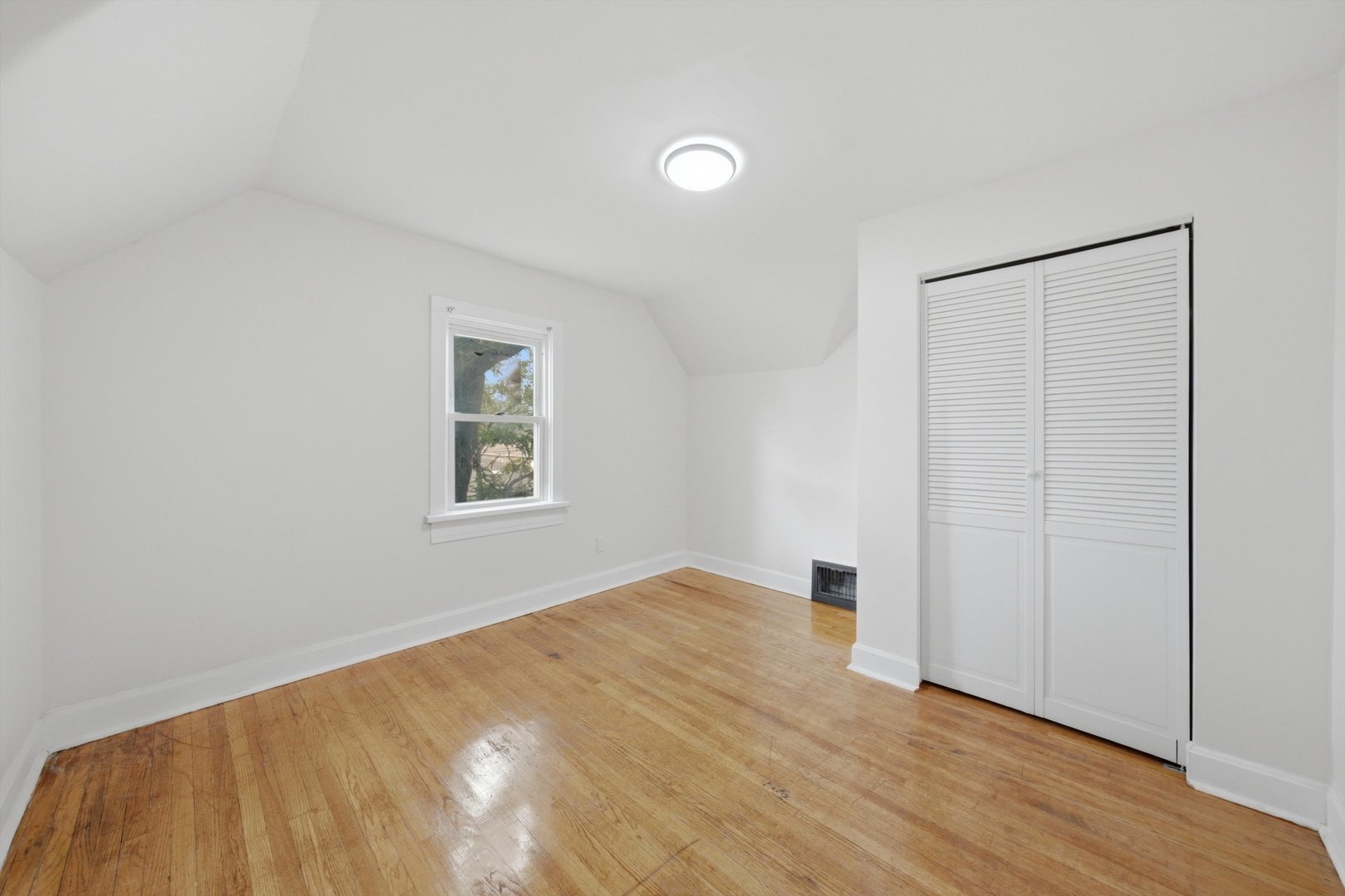 9232 S Essex Avenue Property Photo 16