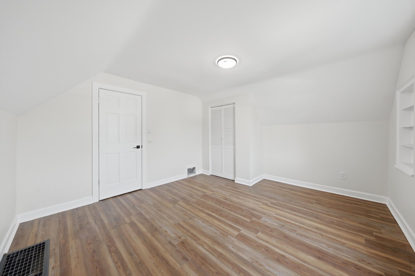 9232 S Essex Avenue Property Photo 18