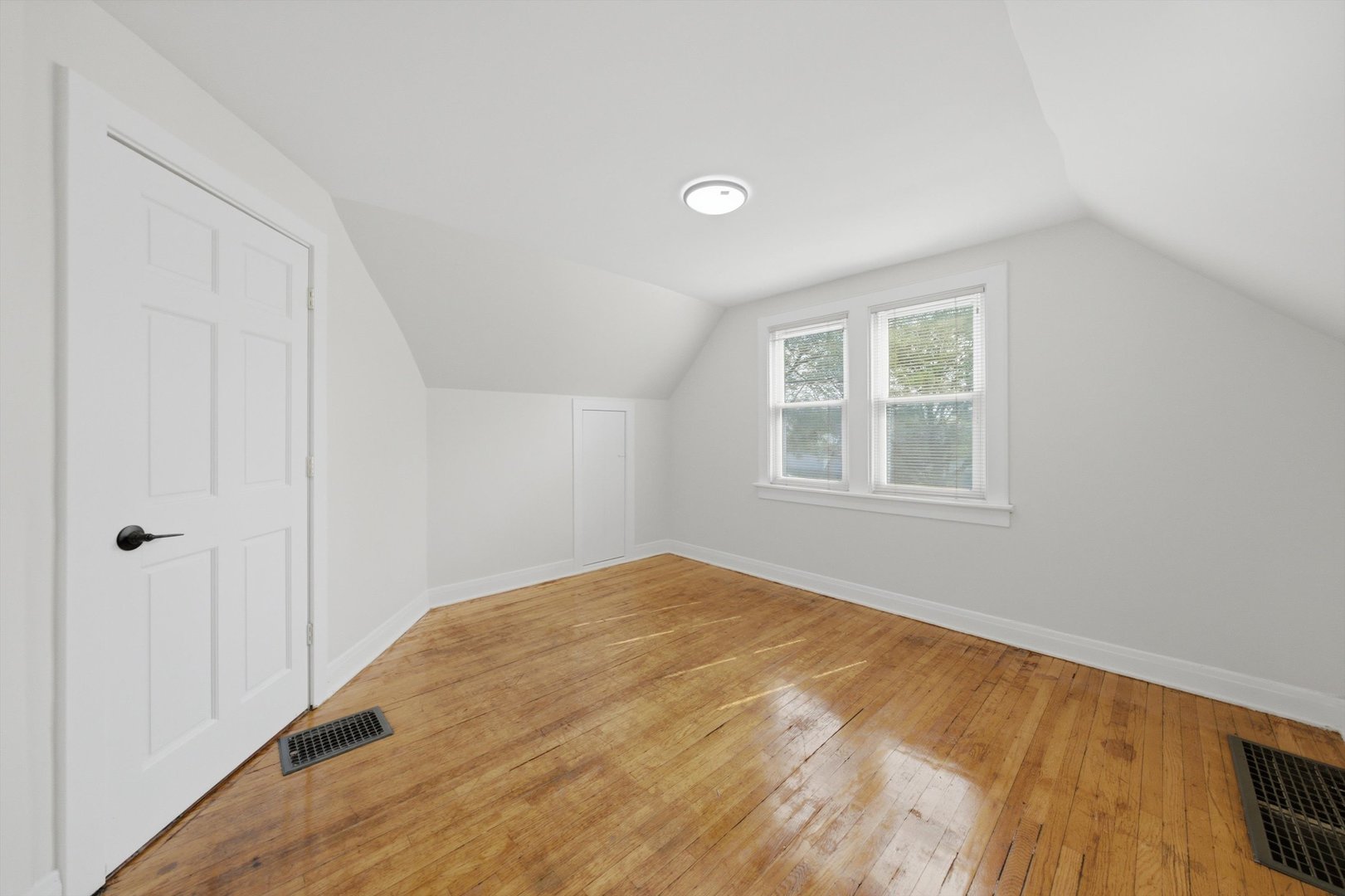 9232 S Essex Avenue Property Photo 22