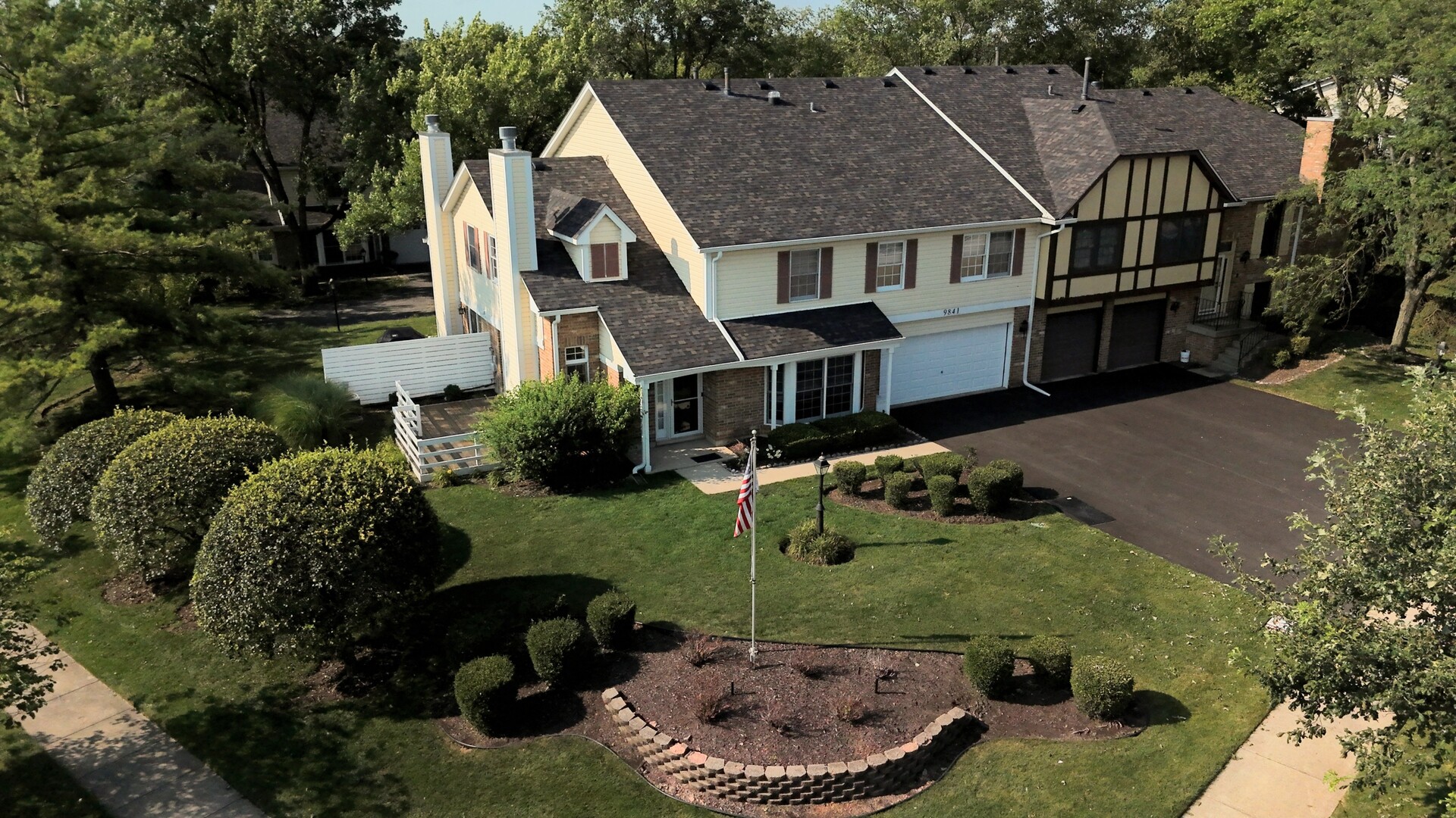 9841 Cambridge Drive Property Photo 1