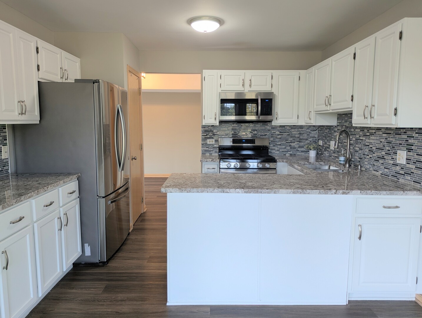 9841 Cambridge Drive Property Photo 4