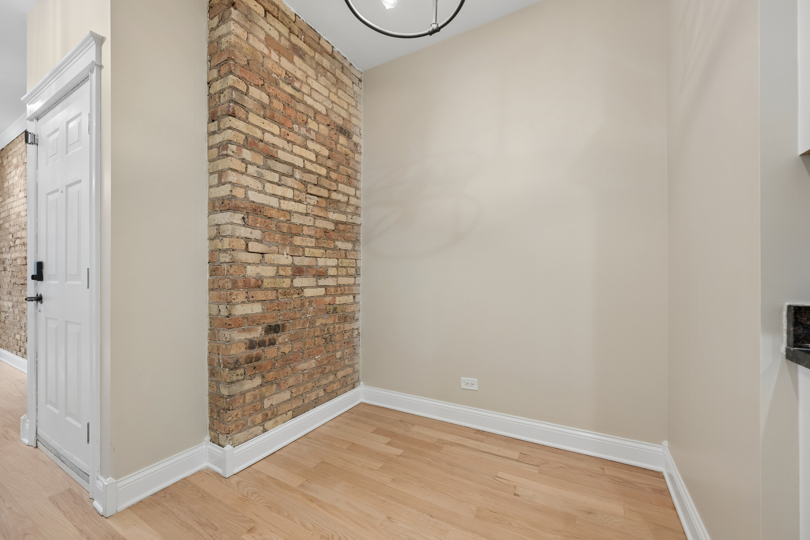 4134 N Kenmore Avenue 2 Property Photo 7