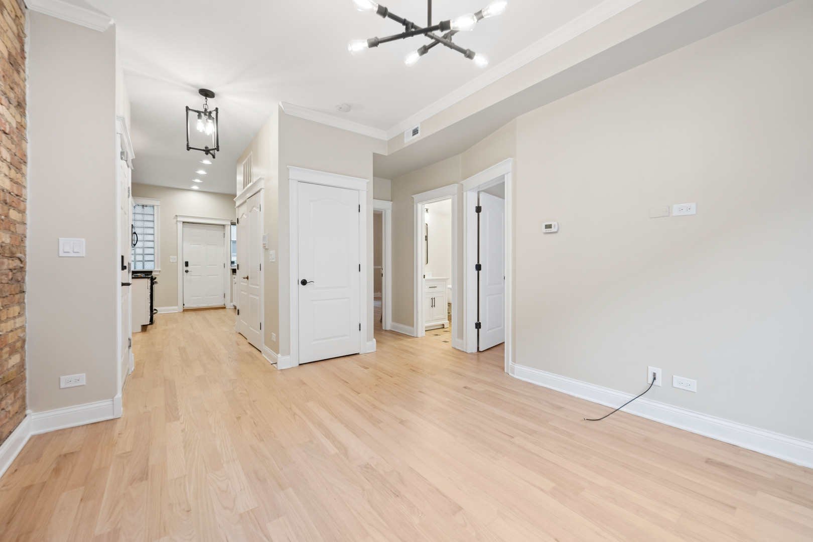 4134 N Kenmore Avenue 2 Property Photo 9