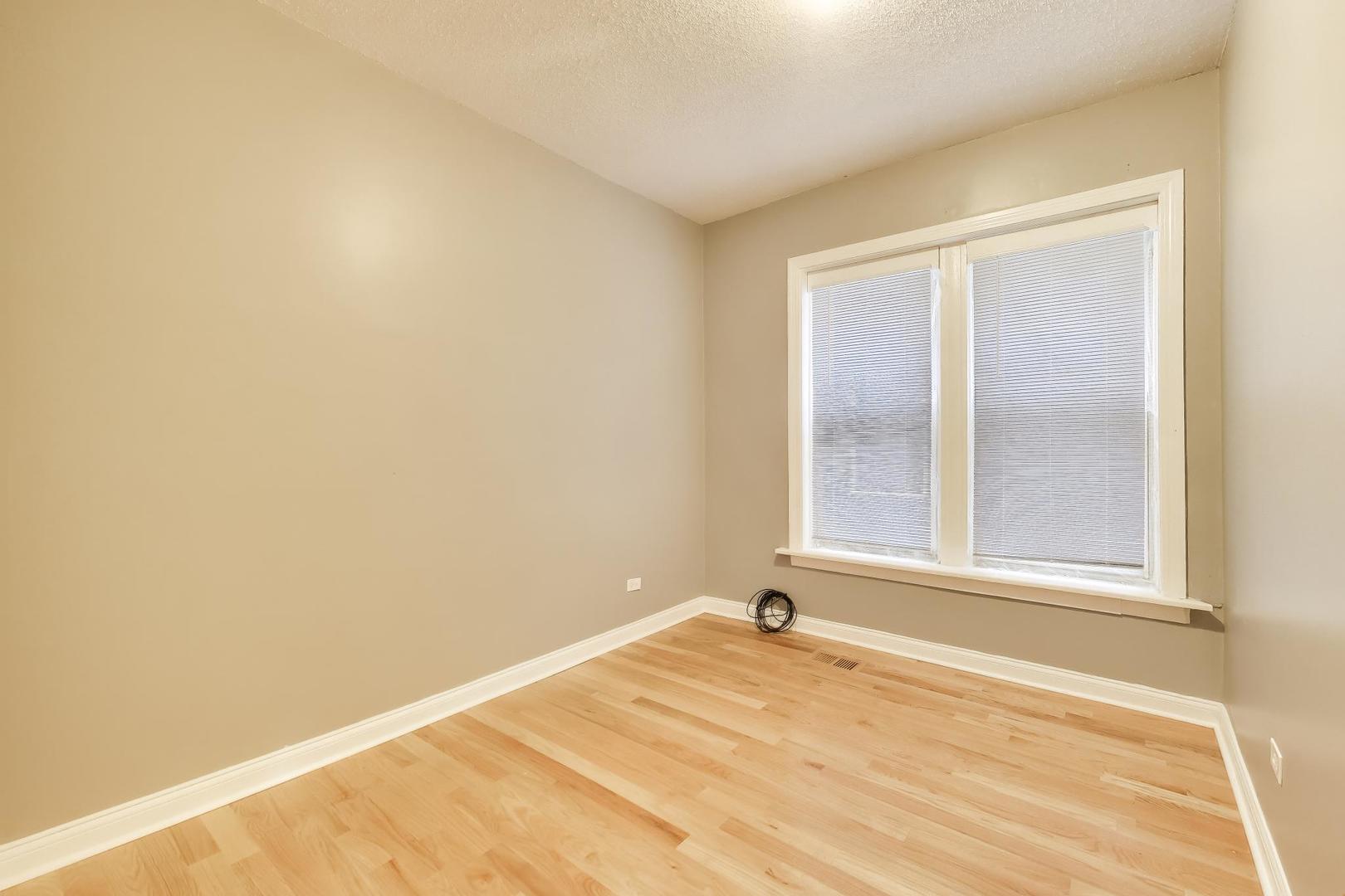 6524 S Eberhart Avenue Property Photo 8