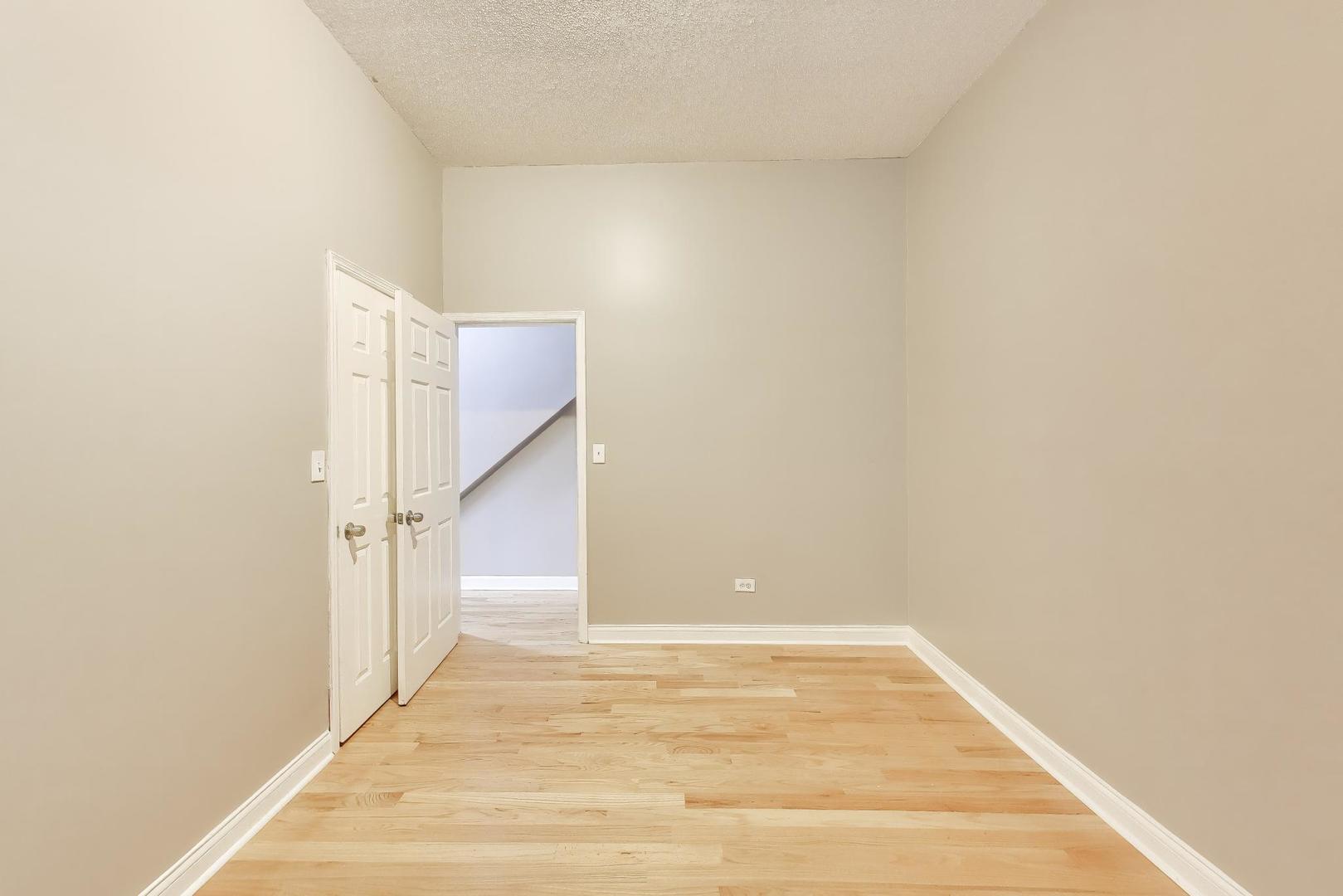 6524 S Eberhart Avenue Property Photo 9