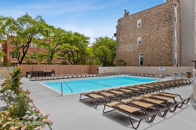 1660 N La Salle Drive 210 Property Photo 3