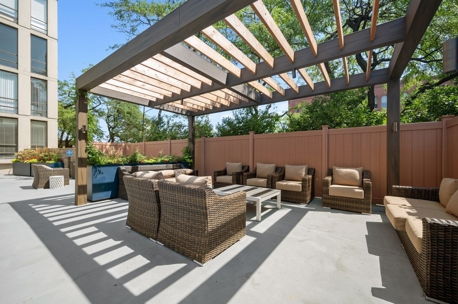 1660 N La Salle Drive 210 Property Photo 4