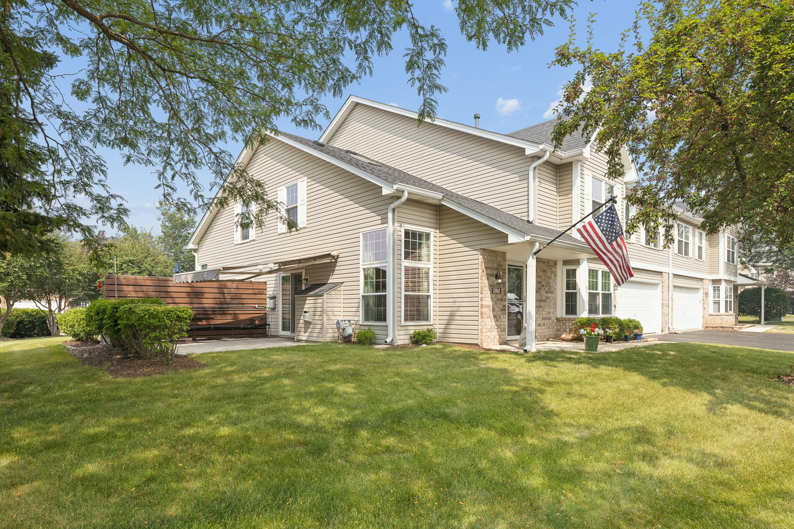 13962 S Cambridge Circle Property Photo 2