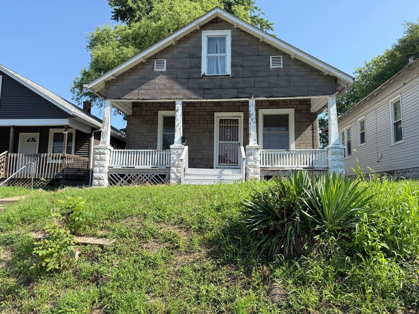 3325 7 1/2 Avenue Property Photo 1