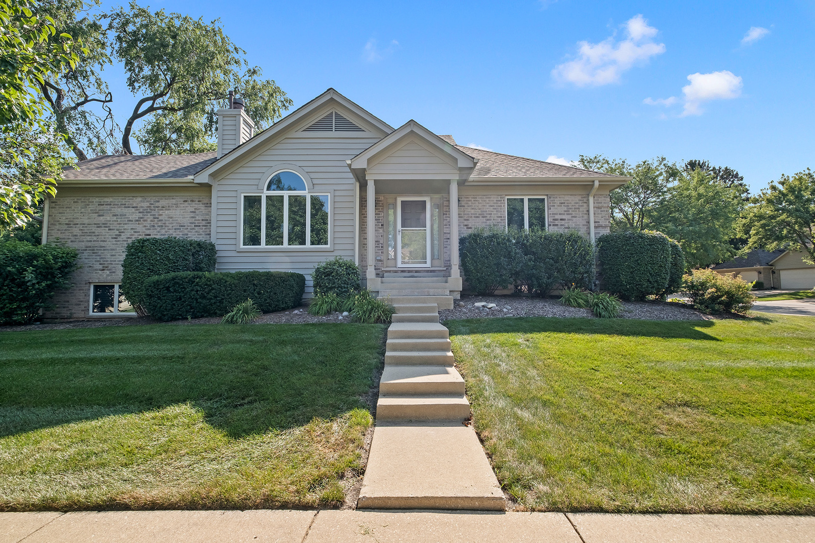 2260 Durand Drive Property Photo 1