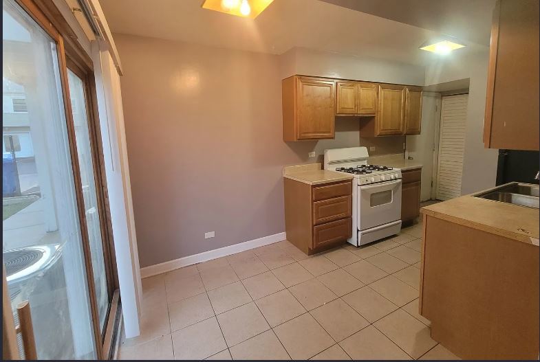 189 Robert Court C Property Photo 4