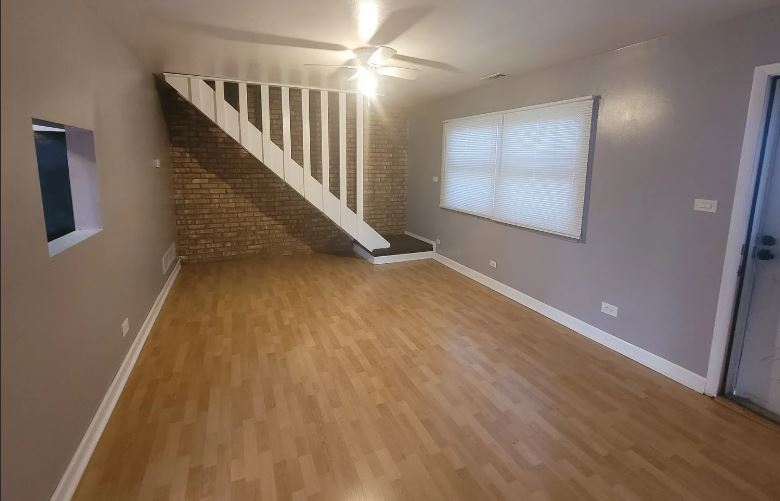 189 Robert Court C Property Photo 5