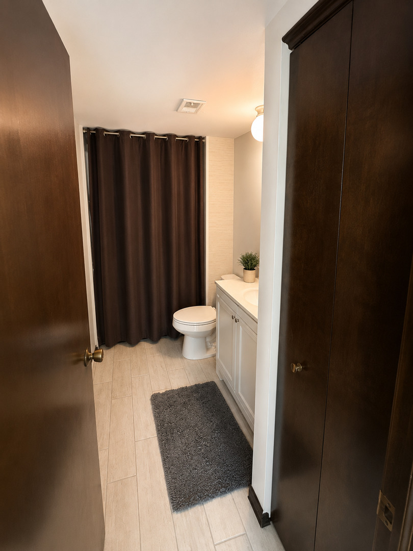 1302 E Washington Street B1 Property Photo 11