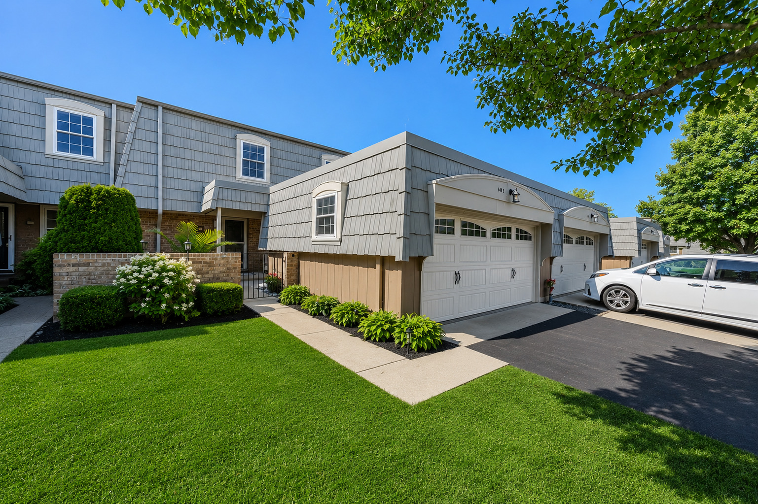 660 Versailles Circle E Property Photo 1