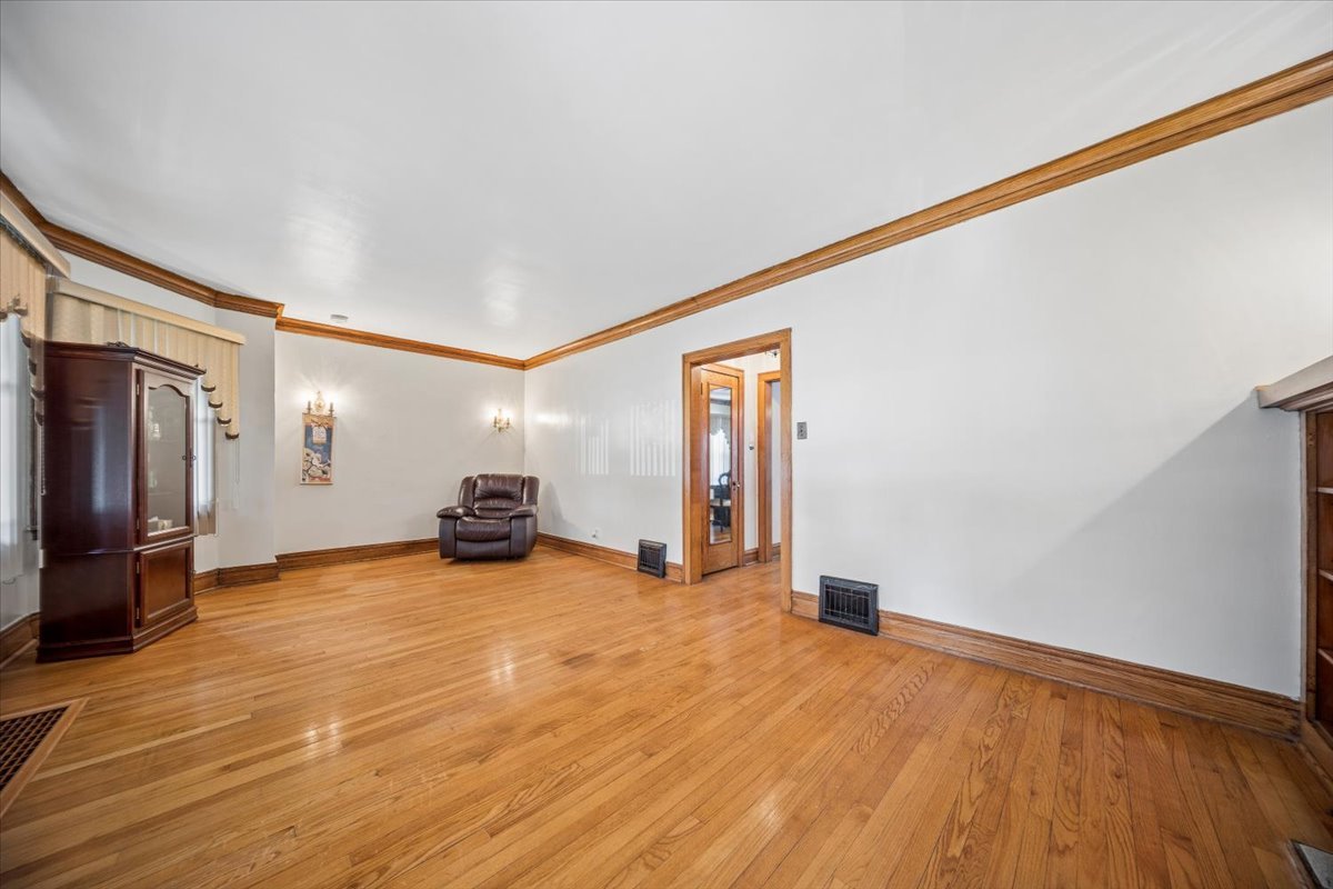 1637 S 10th Avenue Property Photo 6