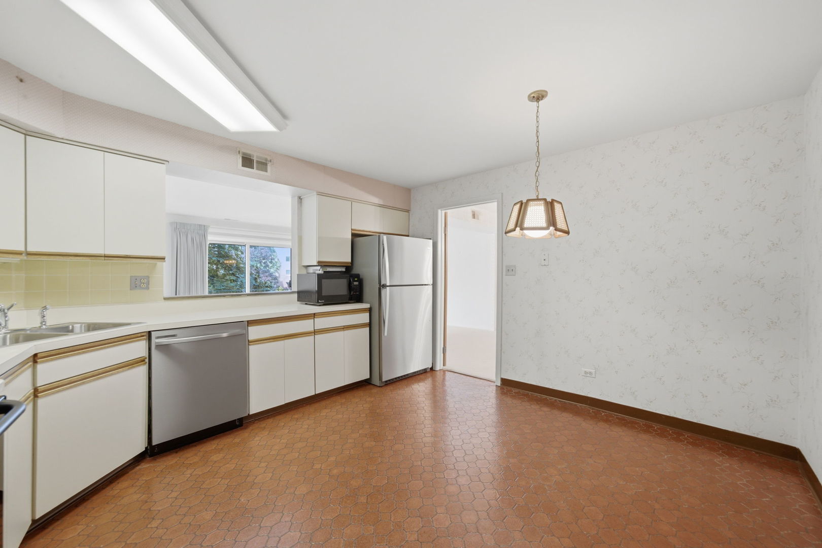 1025 S Fernandez Avenue 2b Property Photo 7