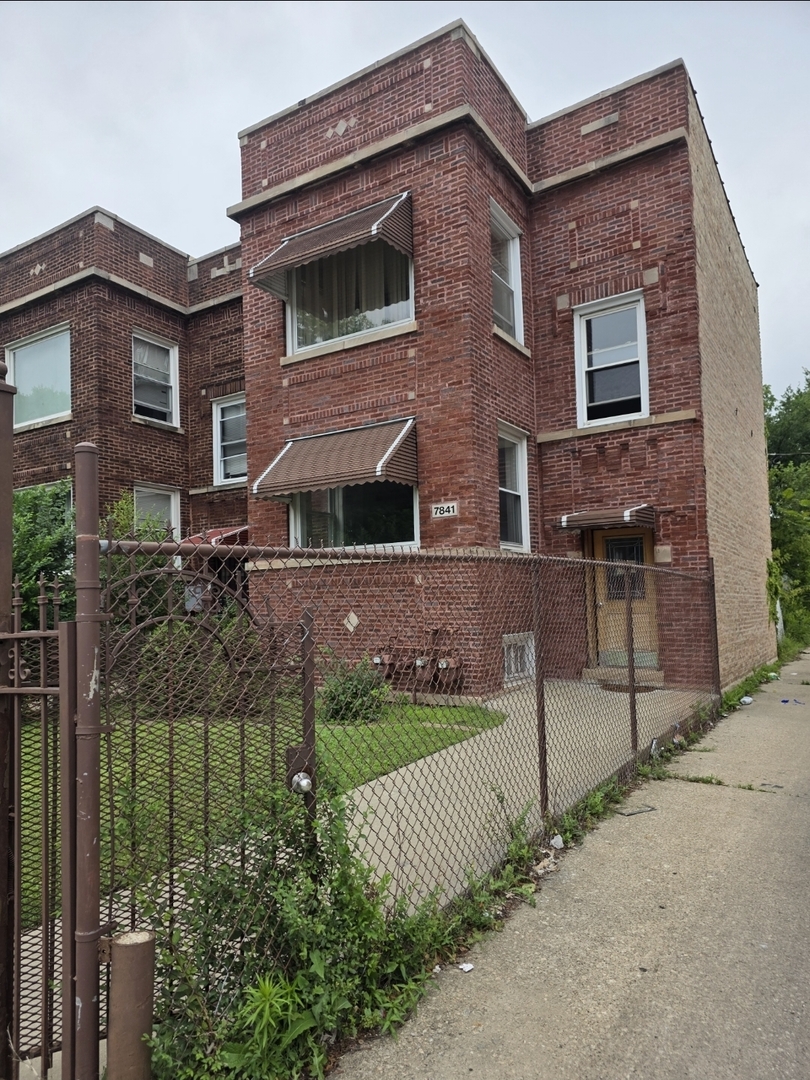 7841 S Loomis Boulevard Property Photo 1