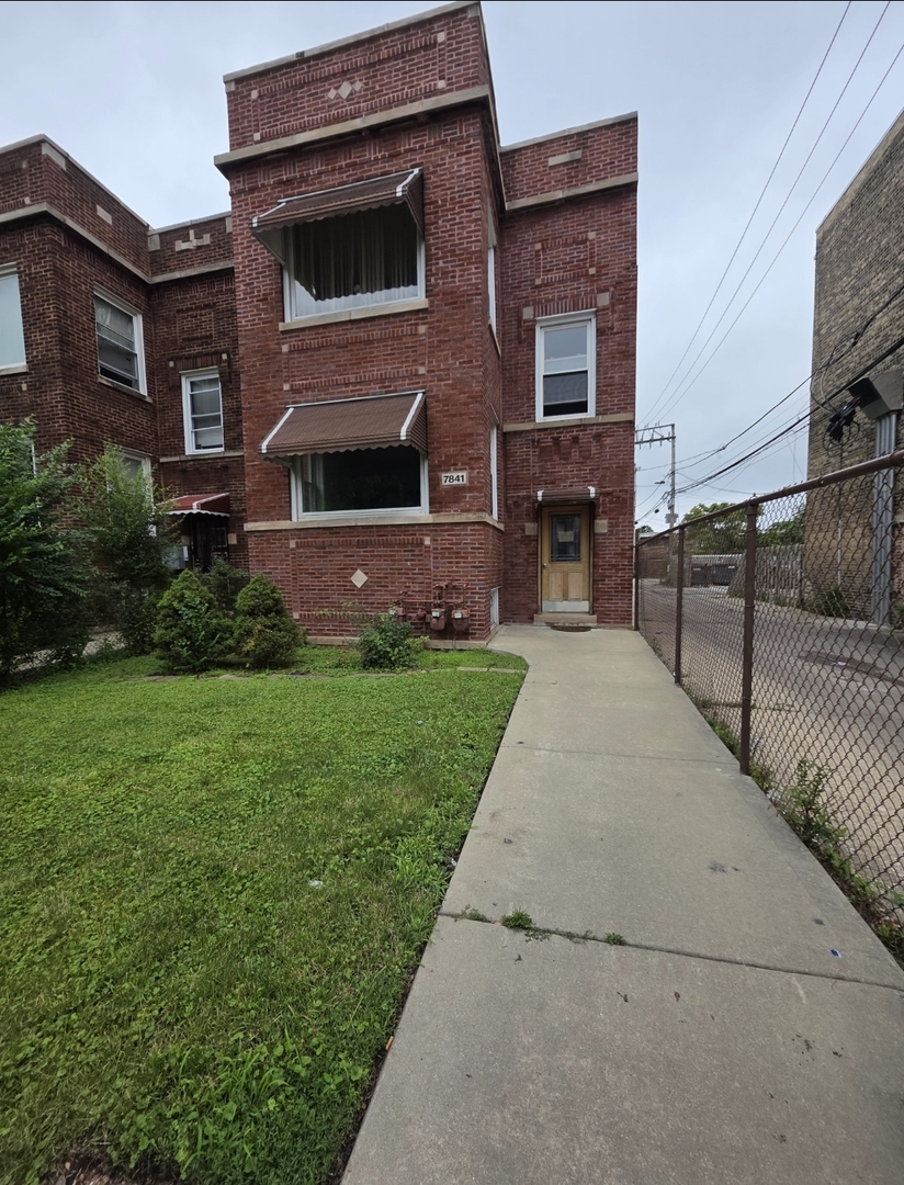 7841 S Loomis Boulevard Property Photo 2
