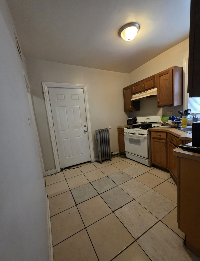 7841 S Loomis Boulevard Property Photo 8