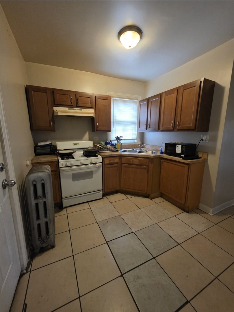 7841 S Loomis Boulevard Property Photo 9