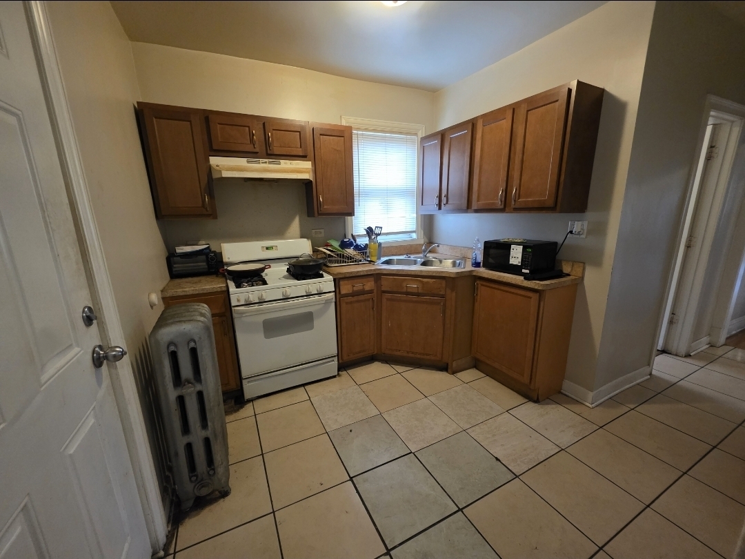 7841 S Loomis Boulevard Property Photo 10