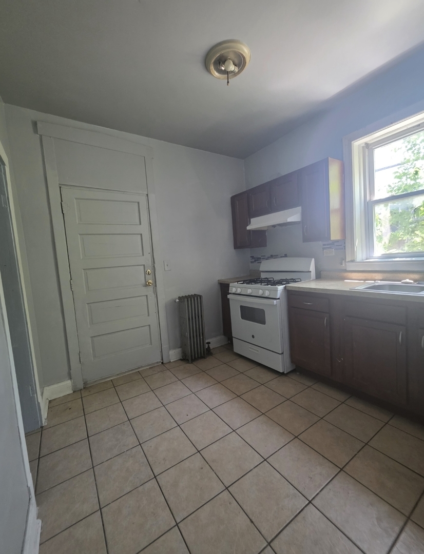 7841 S Loomis Boulevard Property Photo 20