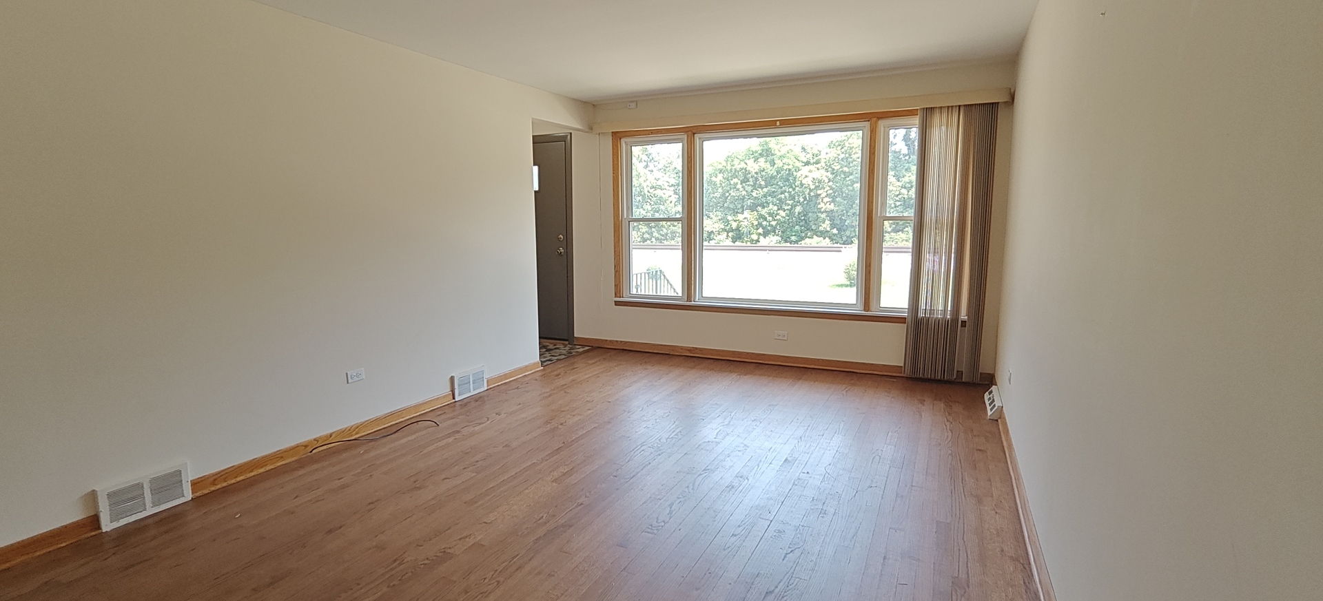 10824 S Sacramento Avenue Property Photo 6
