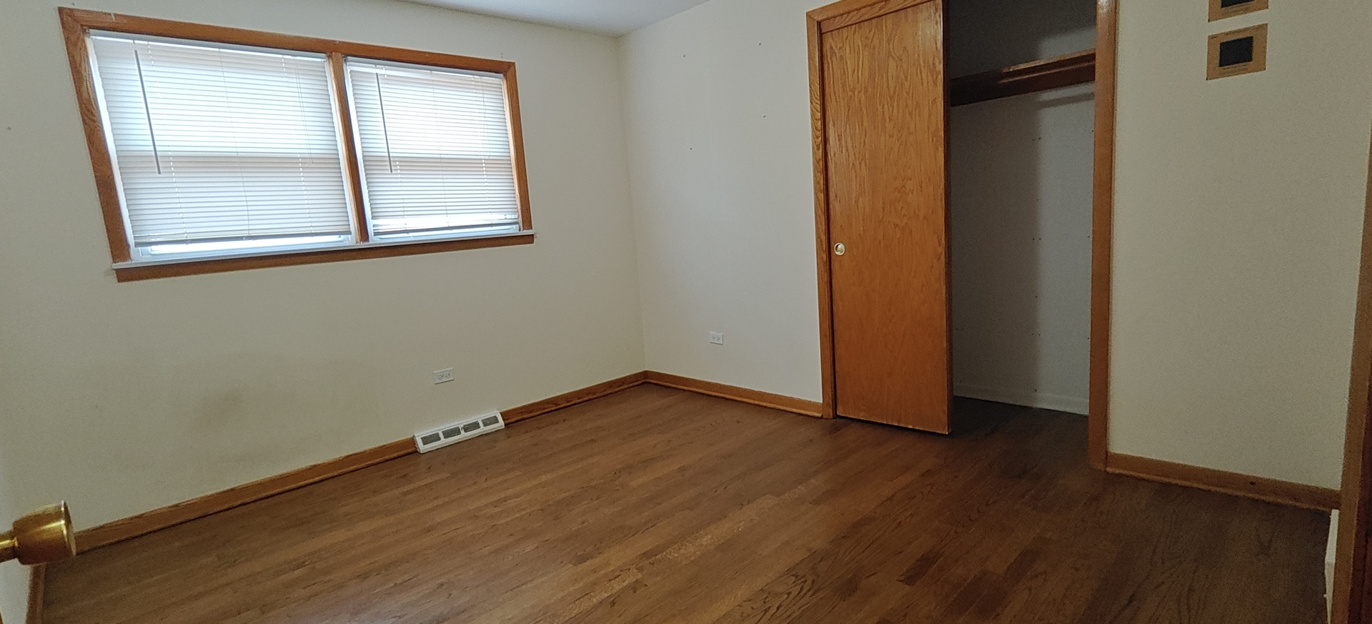 10824 S Sacramento Avenue Property Photo 7