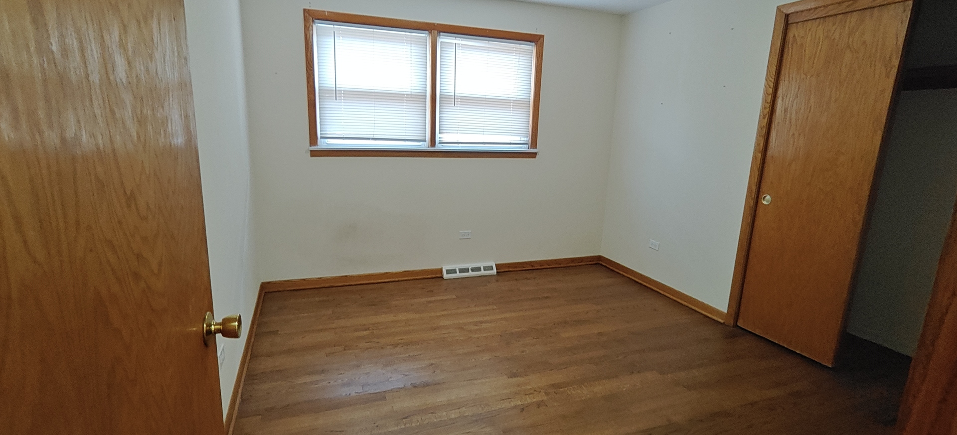 10824 S Sacramento Avenue Property Photo 11