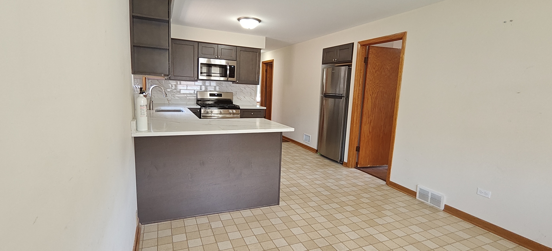 10824 S Sacramento Avenue Property Photo 13