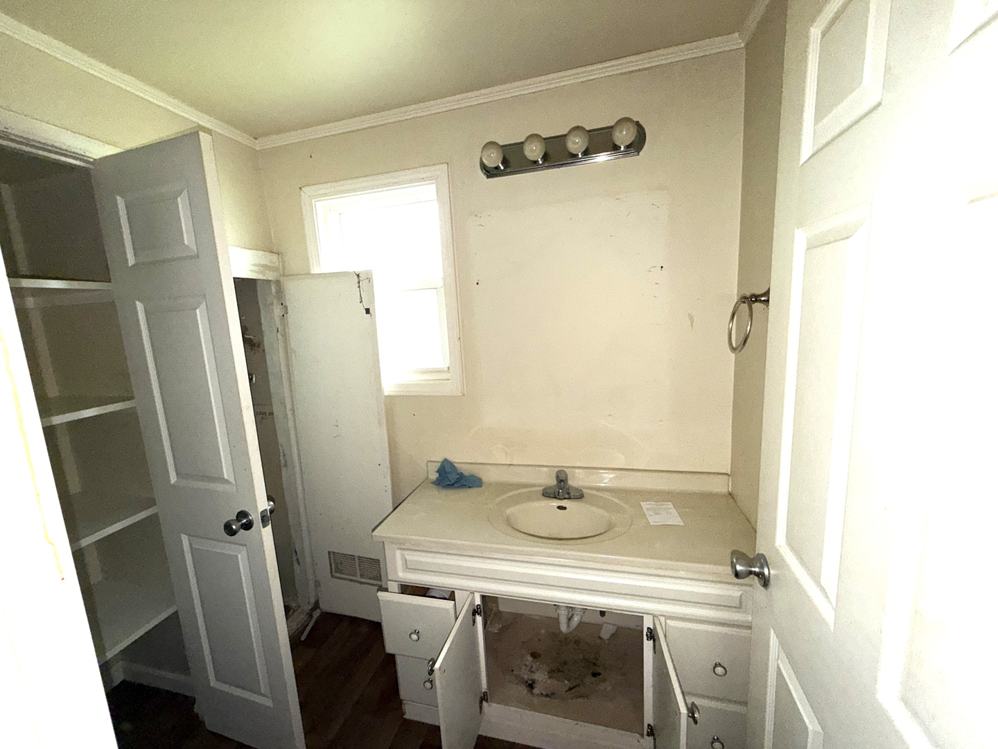 2012 Roblee Avenue Property Photo 7