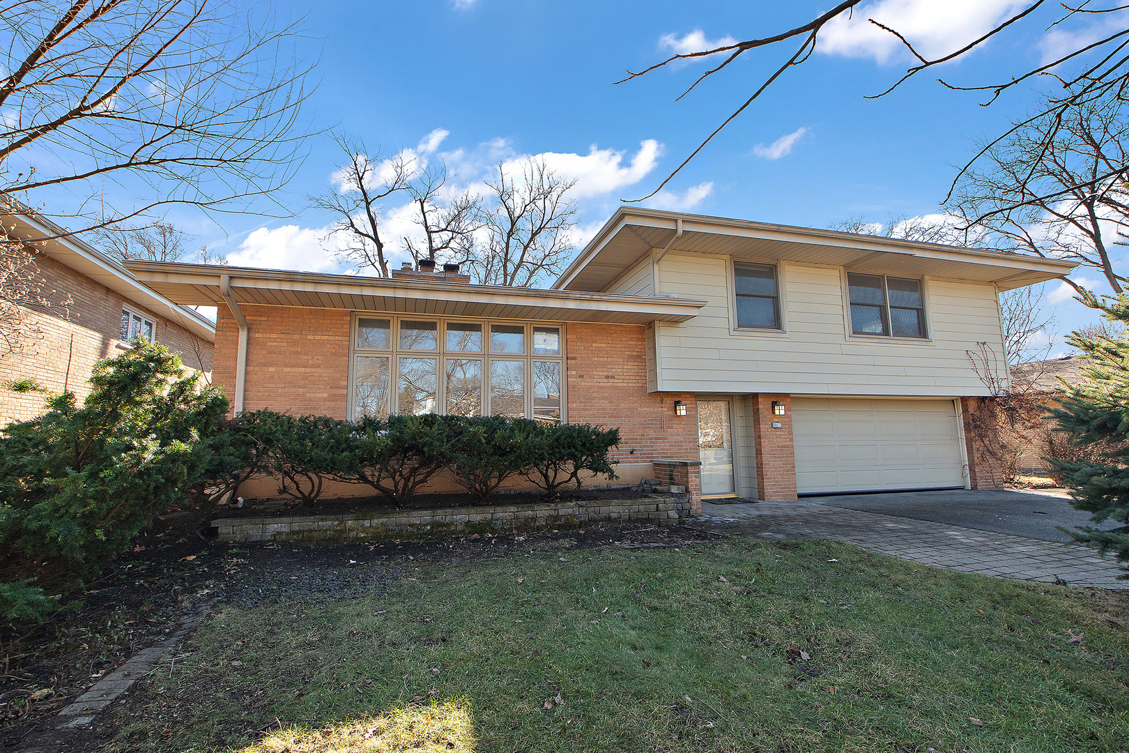 2708 Hawthorne Lane Property Photo 1