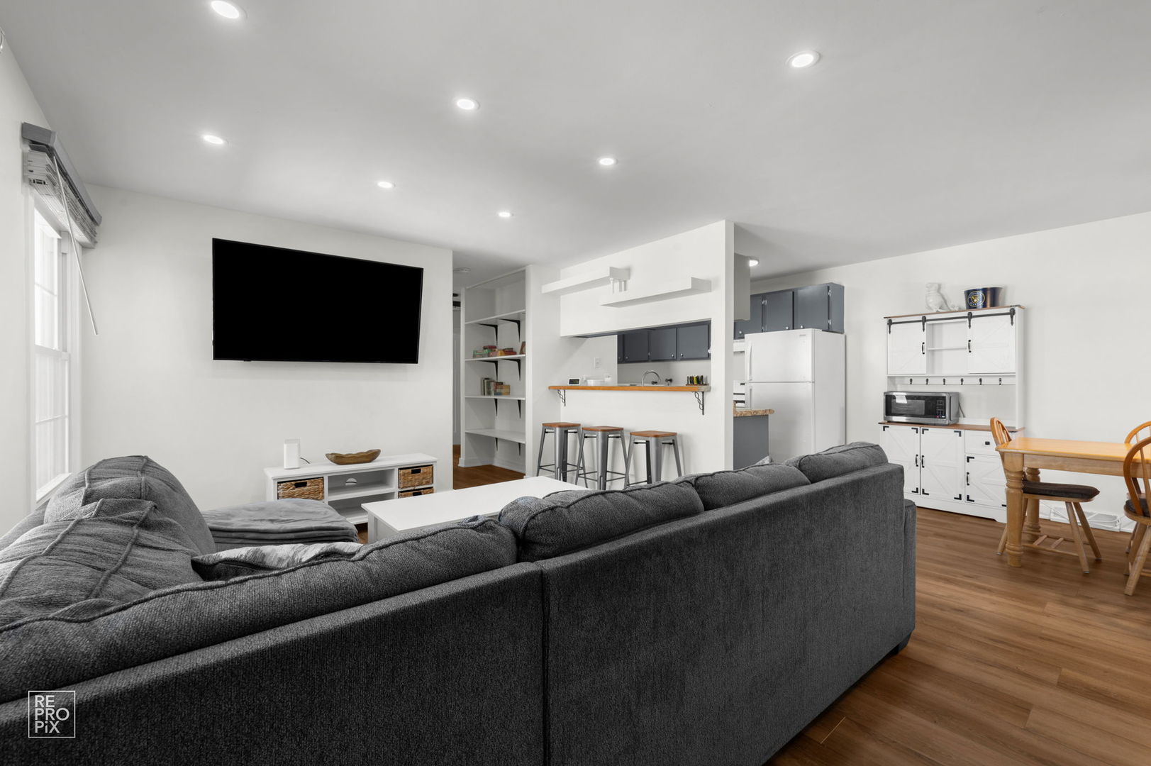 411 Sidney Avenue D Property Photo 2