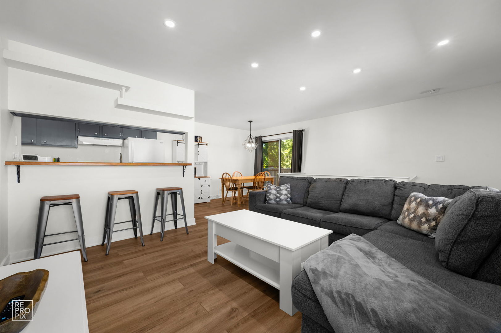 411 Sidney Avenue D Property Photo 3